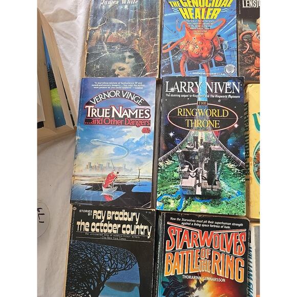 Lot of 9 VTG James White, Larry Niven, William Shatner Sci-Fi Paperback Books - Picture 5 of 7